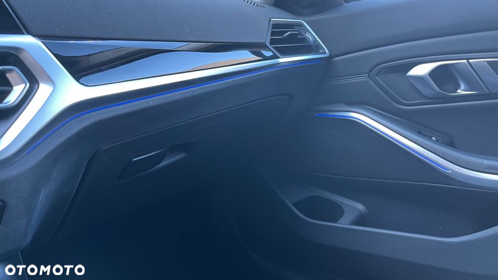 BMW Seria 3 320d Luxury Line Purity sport - 31