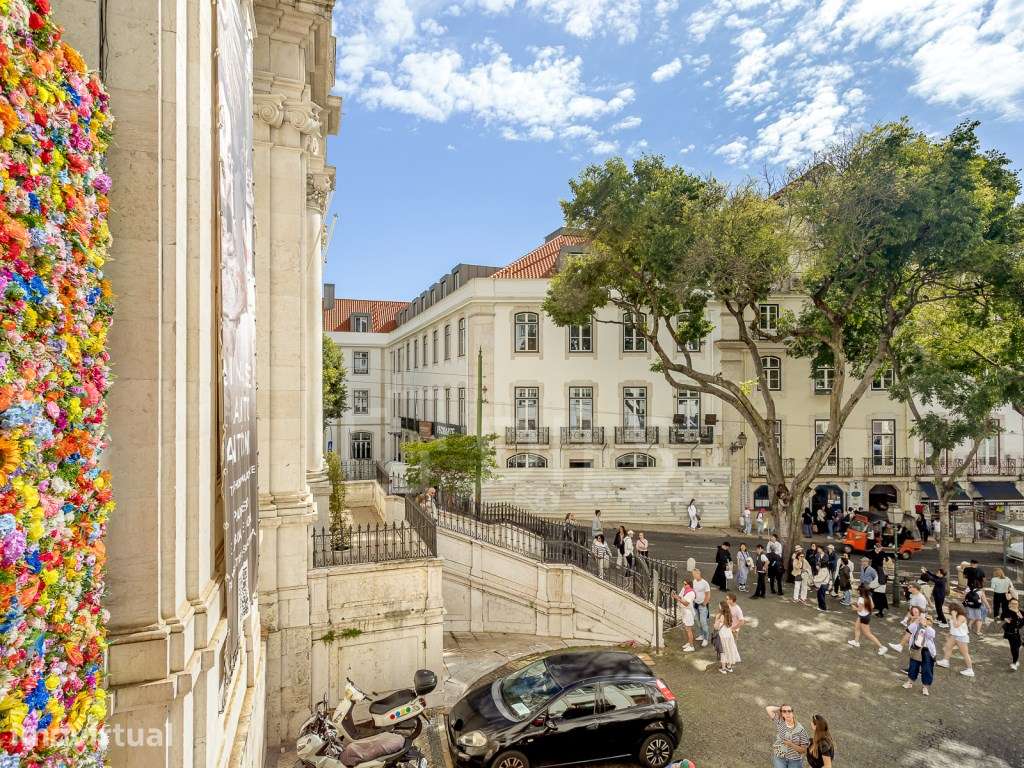 Sobreloja comercial no Largo de Santo António da Sé em Lisboa - Grande imagem: 5/20