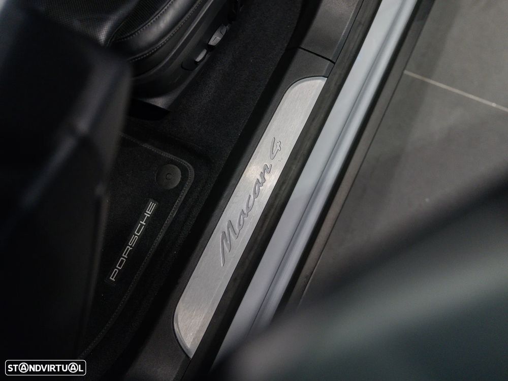 Porsche Macan Electric 4 - 32