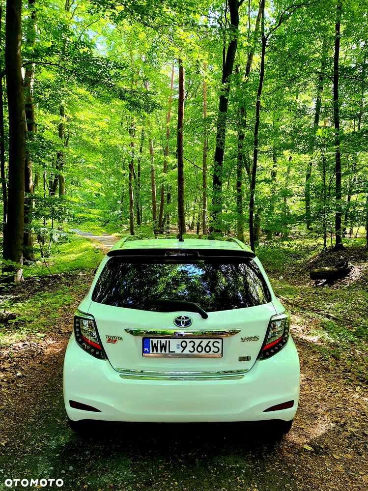 Toyota Yaris Hybrid 100 Premium - 7