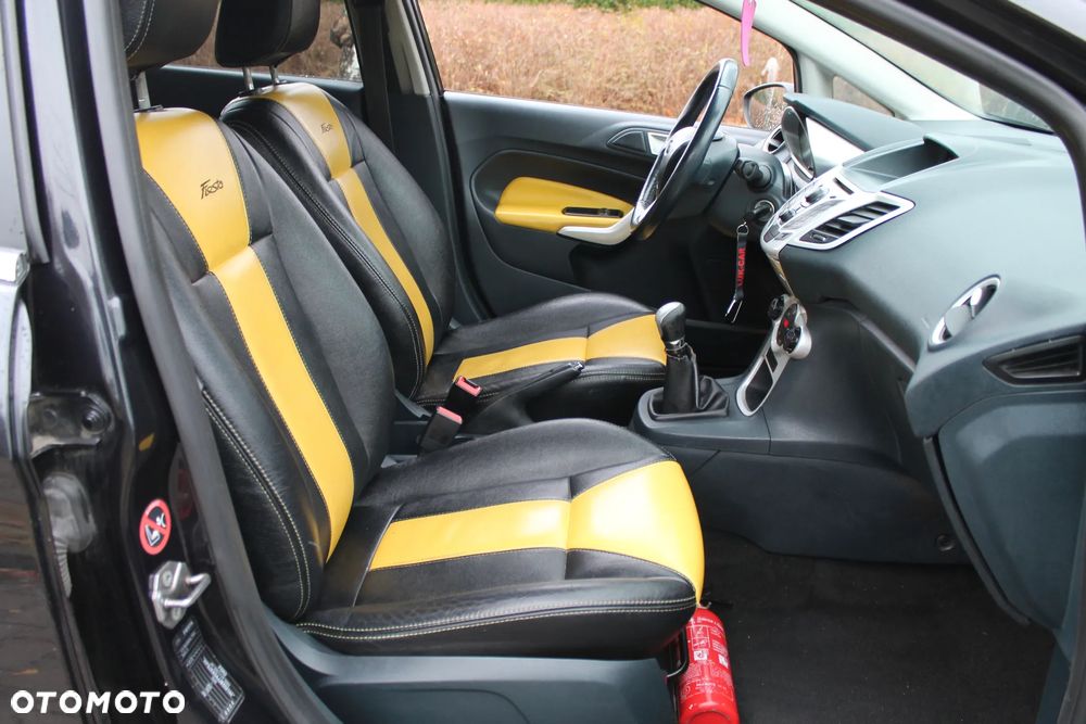Ford Fiesta 1.6 TDCi DPF Titanium - 16