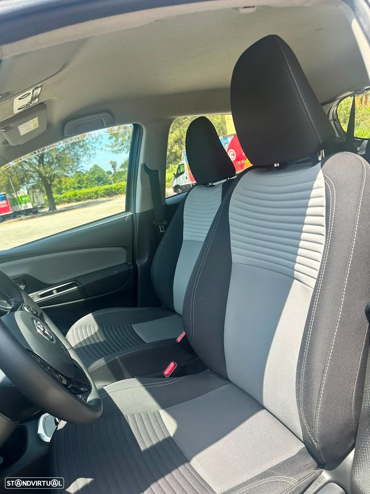 Toyota Yaris 1.5 HSD Comfort+P.Style - 13