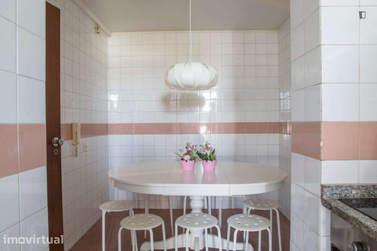 Quarto - localizado em Senhora da Hora Porto - Grande imagem: 2/18