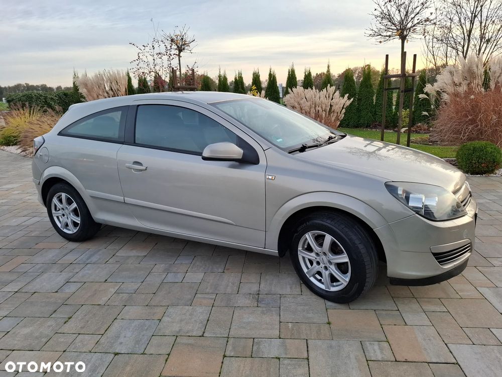 Opel Astra III GTC 1.4 Enjoy - 22