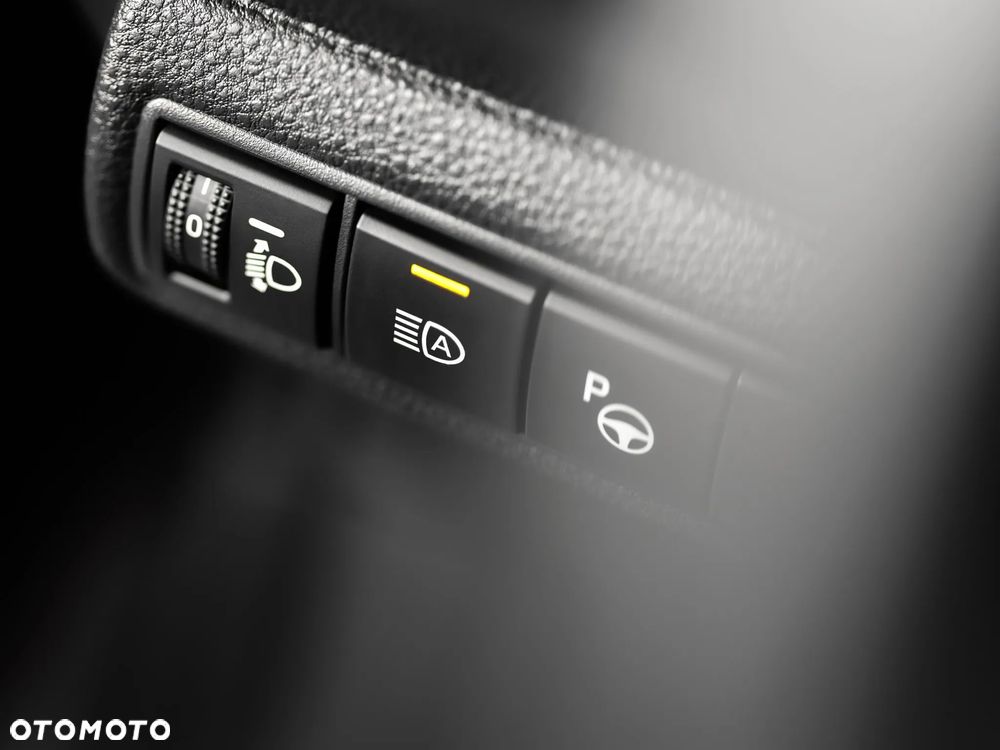 Toyota Corolla 2.0 Hybrid Style - 21