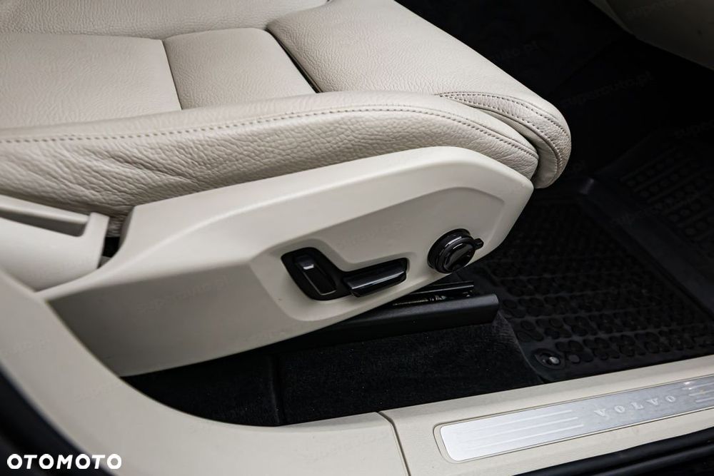 Volvo XC 60 B4 D AWD Momentum Pro - 9