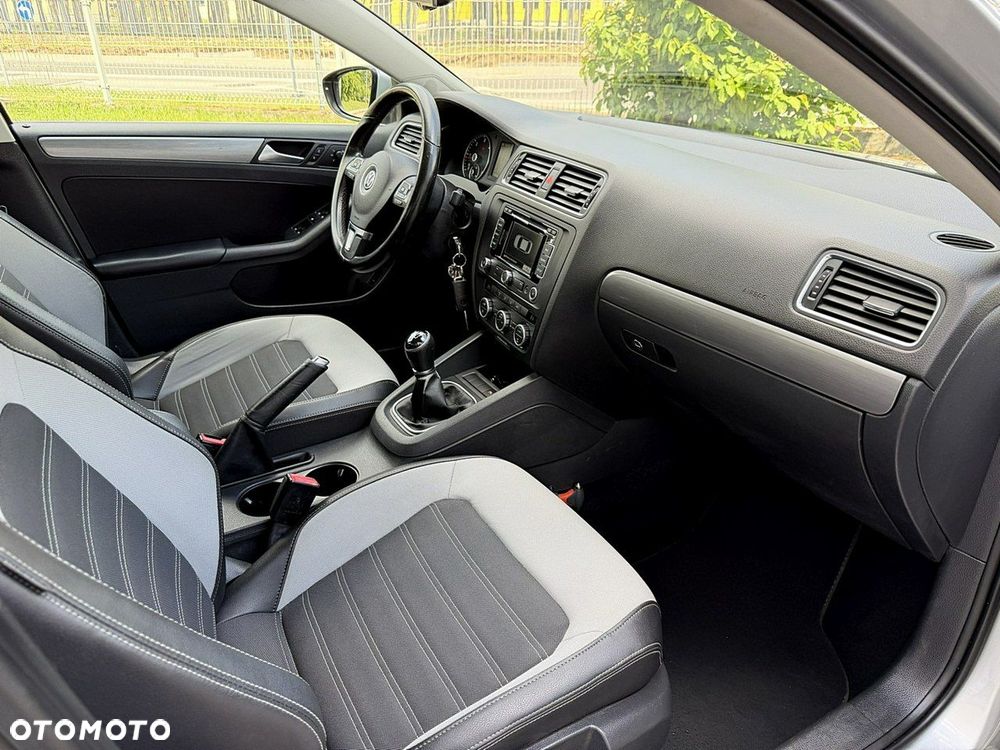 Volkswagen Jetta - 13