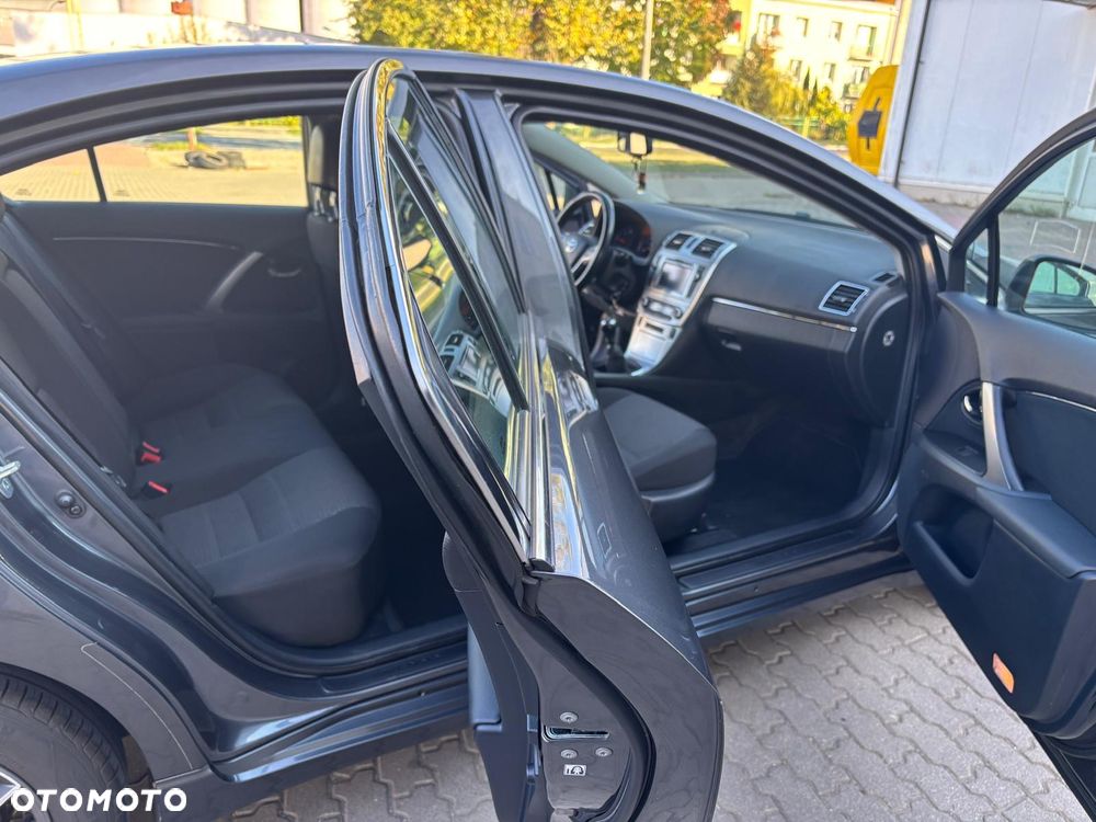 Toyota Avensis 2.0 D-4D Luna - 13