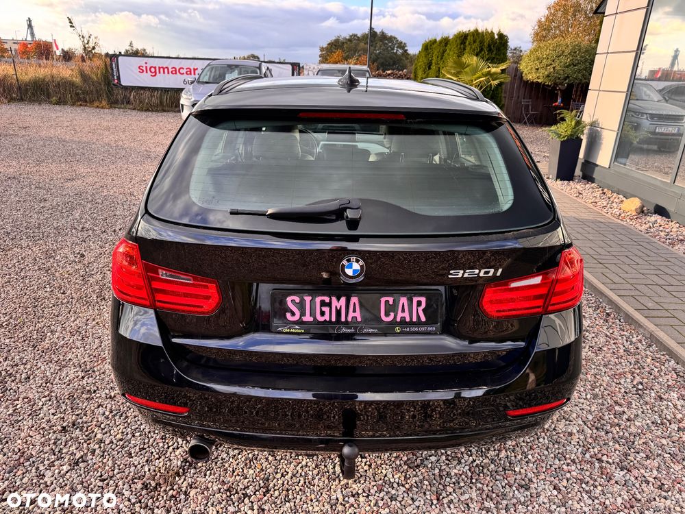 BMW Seria 3 320i Touring - 13