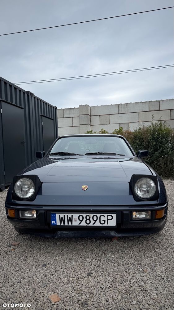 Porsche 924 S - 7