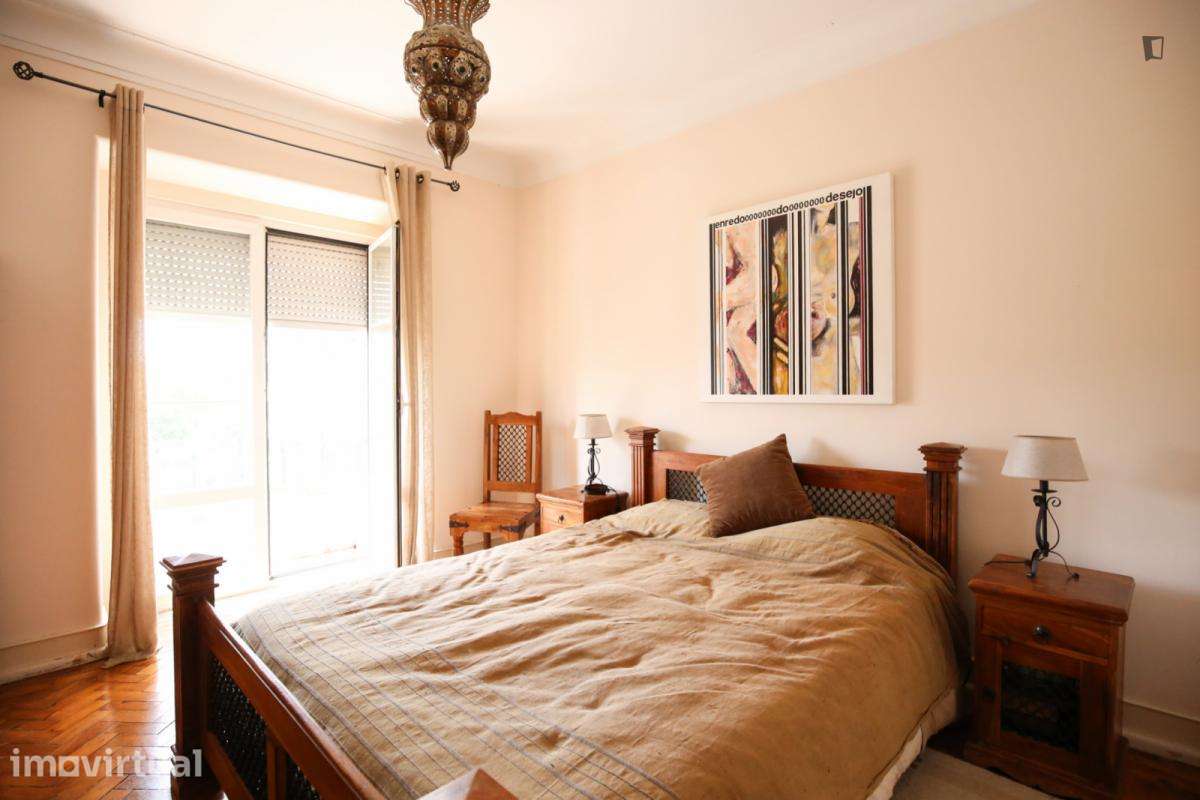 Quarto - localizado em Roma-Areeiro Lisbon - Grande imagem: 2/44