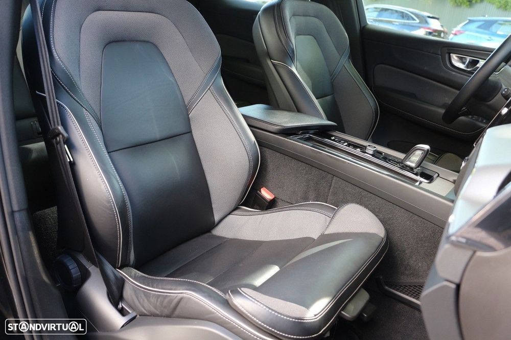 Volvo XC 60 2.0 T8 PHEV R-Design AWD - 24