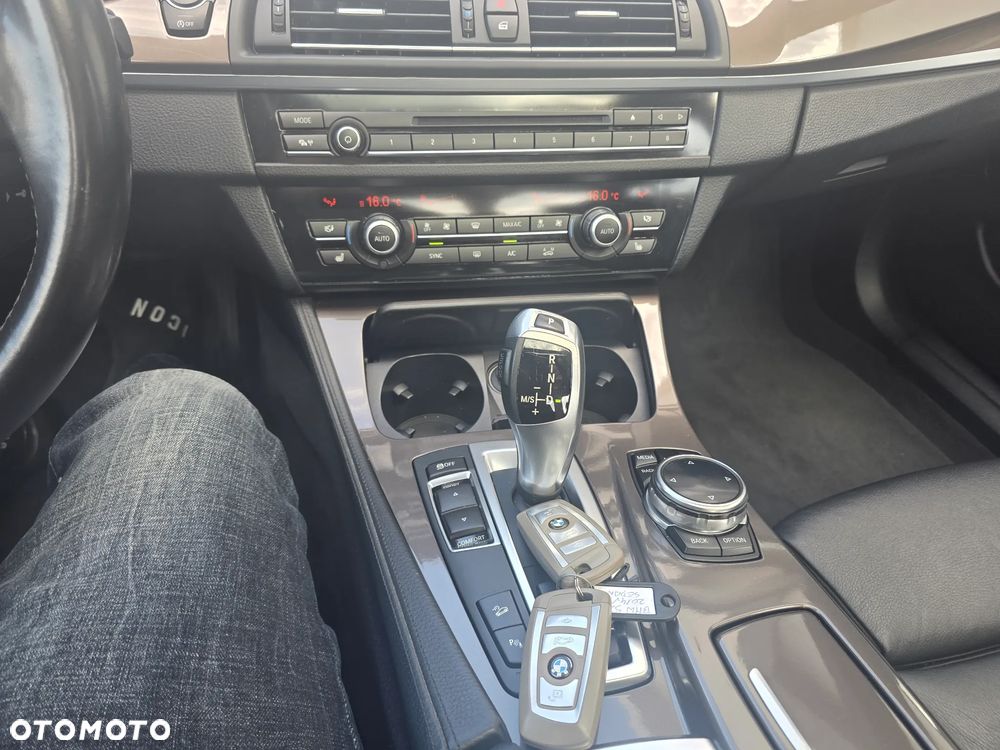 BMW Seria 5 525d xDrive Modern Line - 17