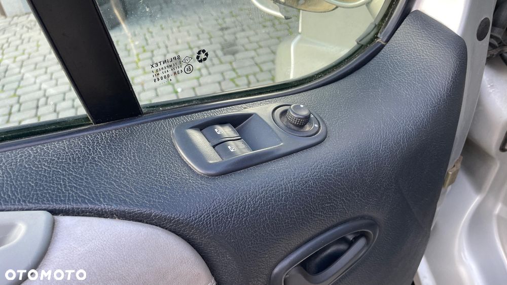 Opel Vivaro 2.5 CDTI L2H1 - 29