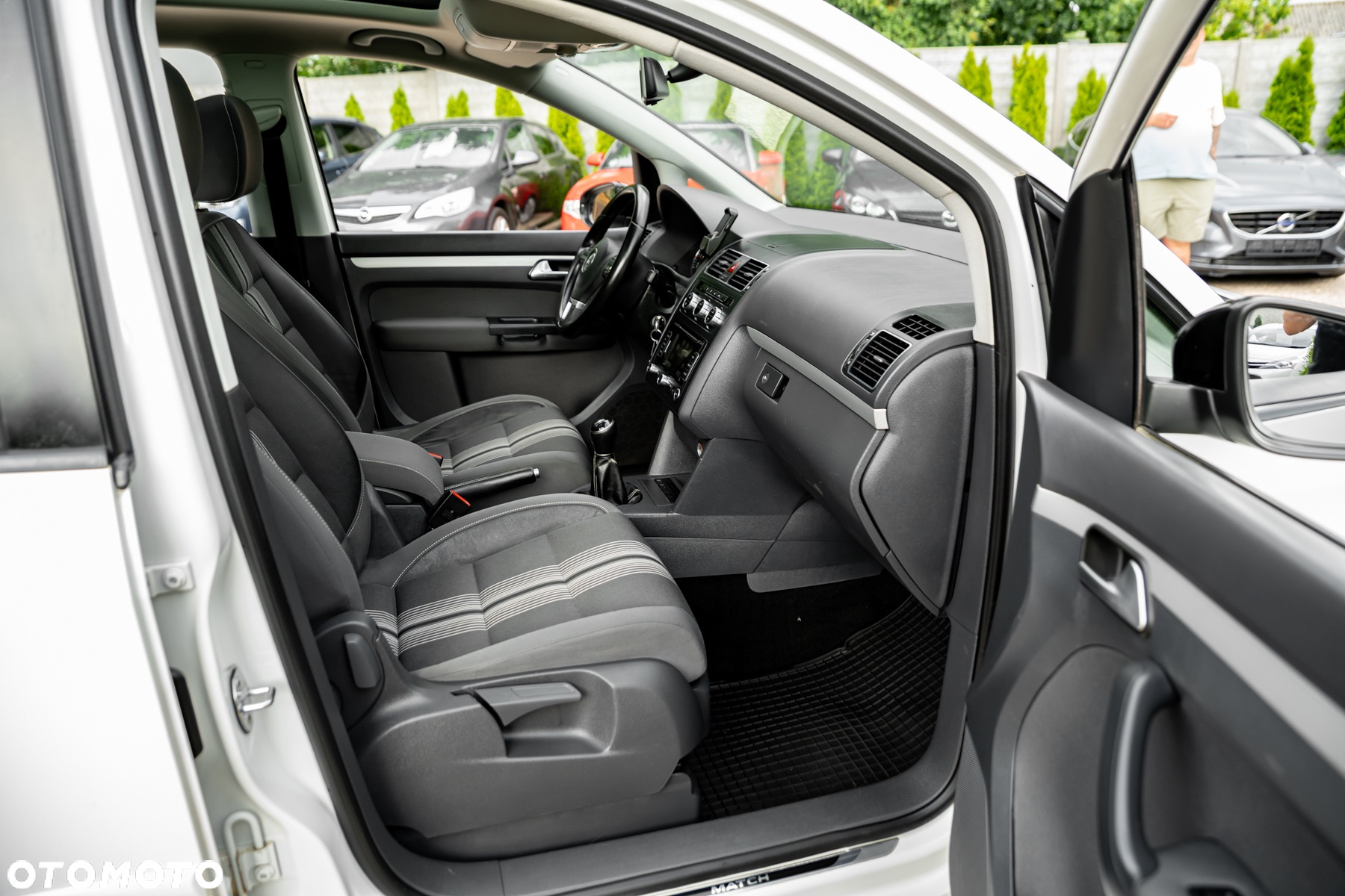 Volkswagen Touran 2.0 TDI DPF BlueMotion Technology MATCH - 22