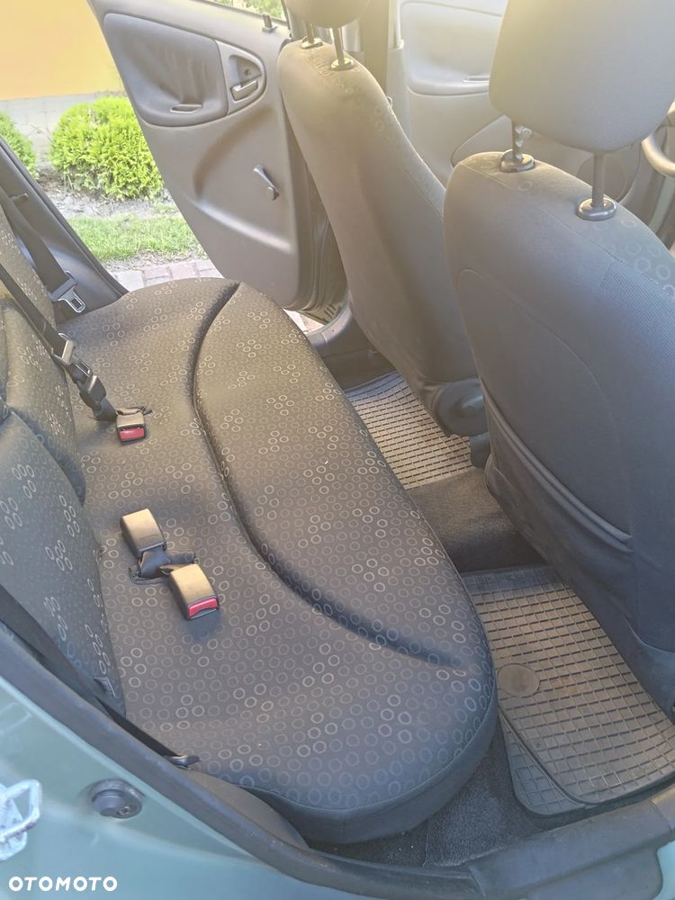 Toyota Yaris 1.0 Base - 10