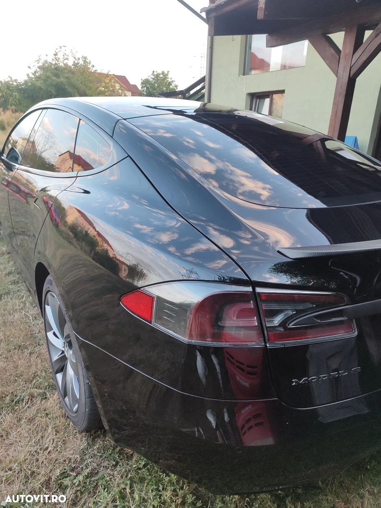 Tesla Model S - 6