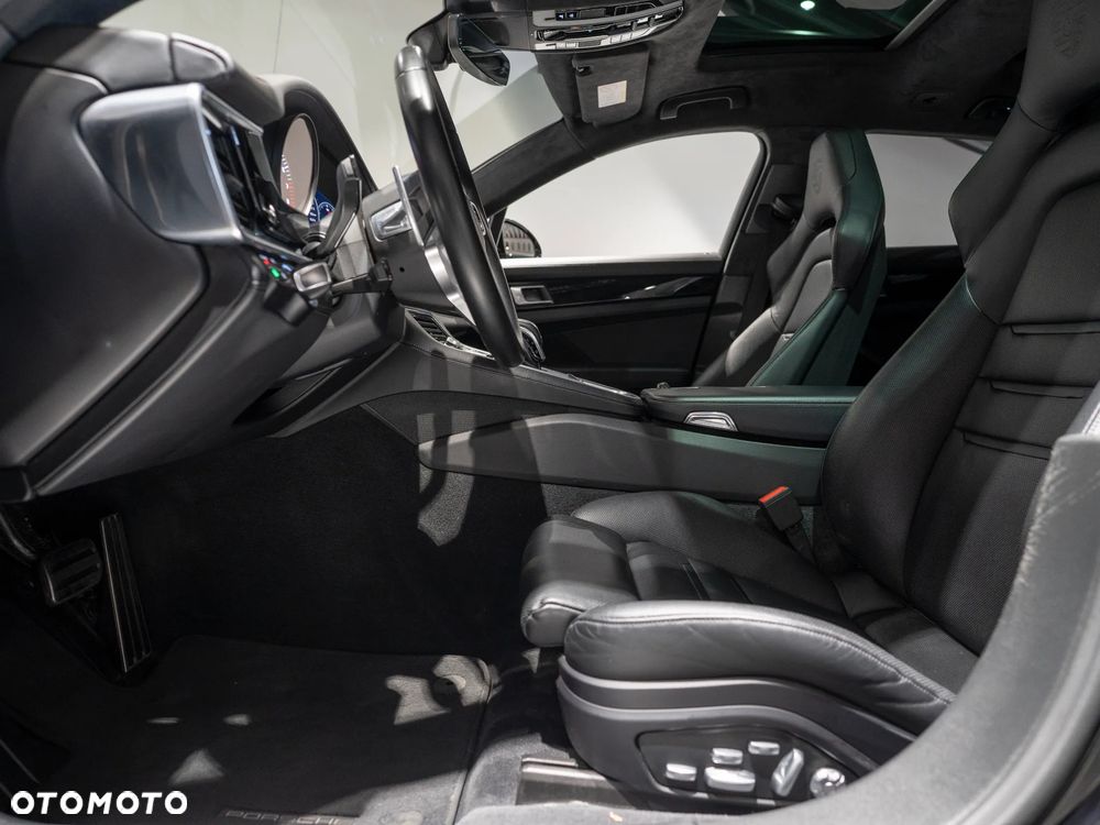 Porsche Panamera Turbo - 24