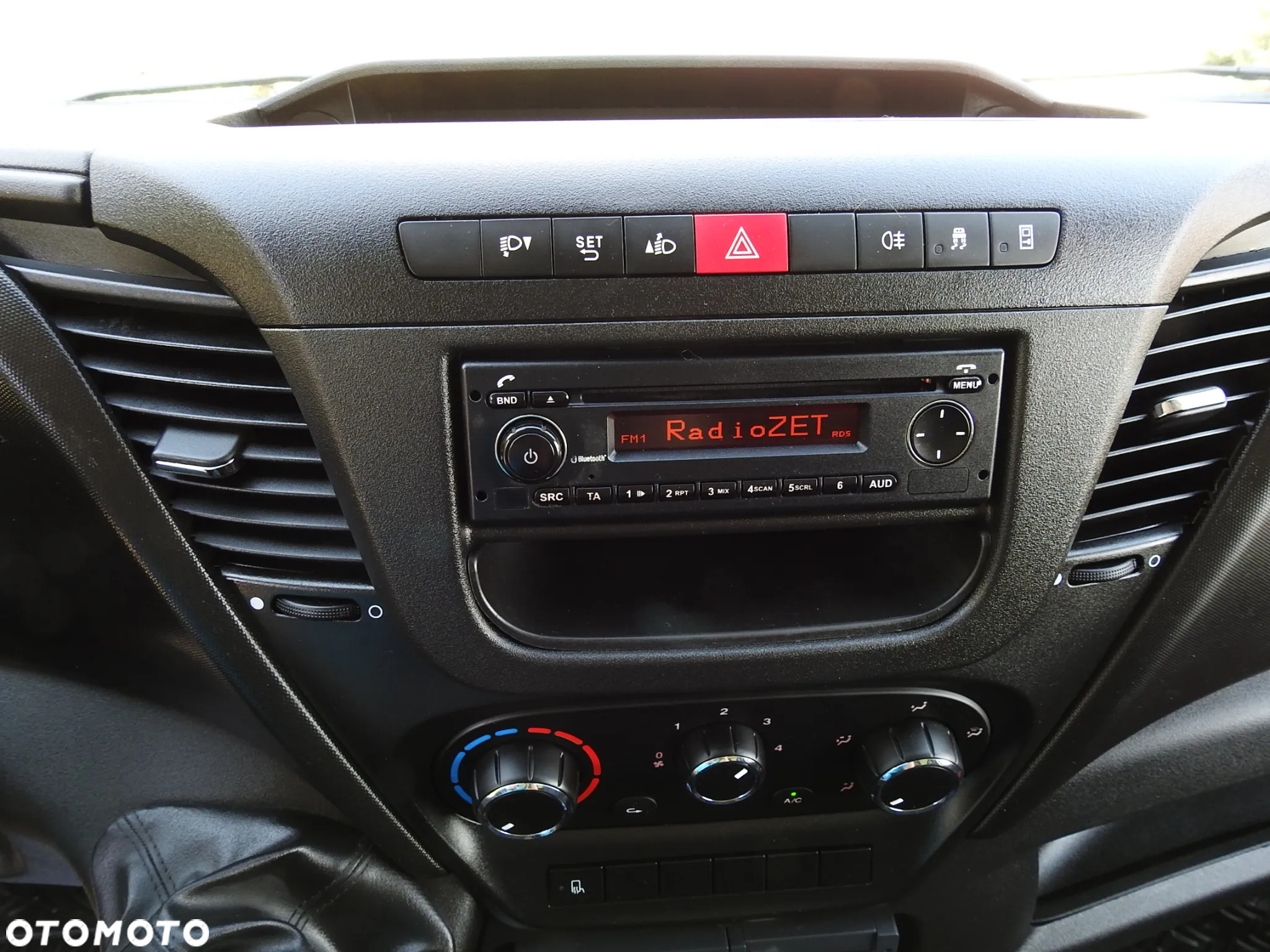 Iveco DAILY 50C15 CHŁODNIA KONTENER -5*C ZASILANIE 230V KLIMATYZACJA BLIŹNIACZE KOŁA 150KM [ 279041 ] - 36