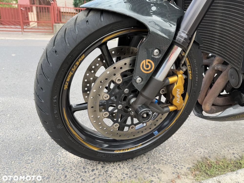 Triumph Street Triple - 21