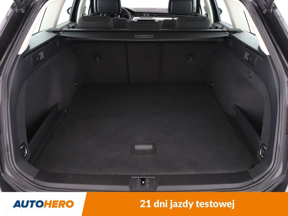 Volkswagen Passat - 17