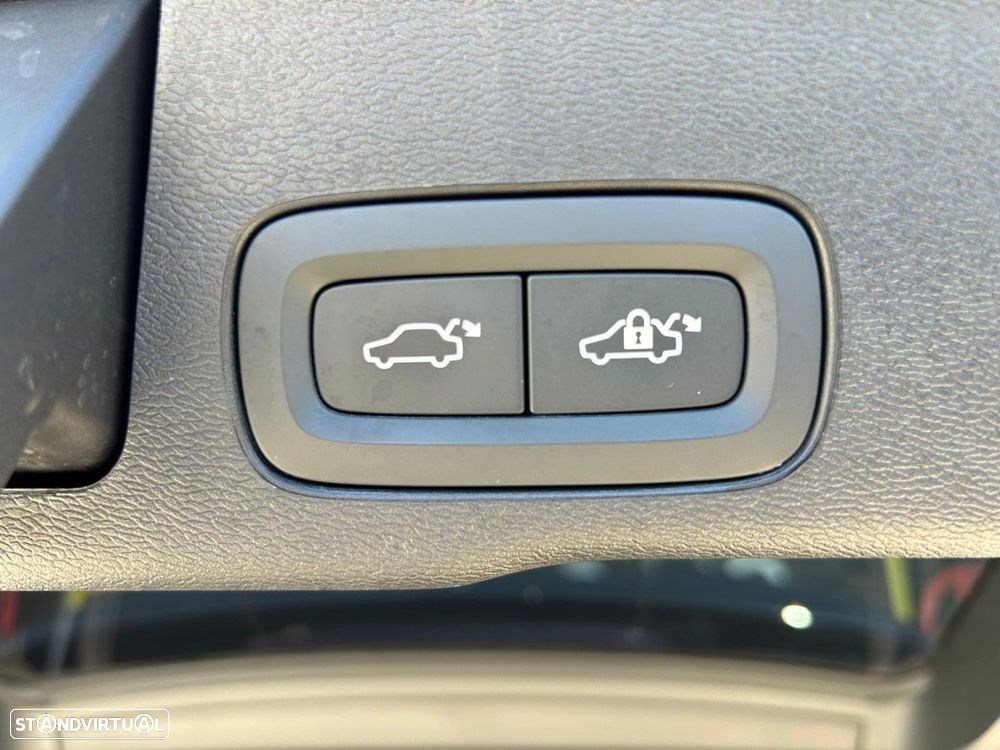 Volvo XC 60 2.0 T6 PHEV Black Edition AWD - 34