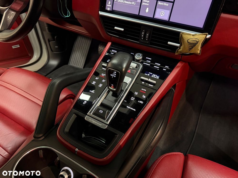 Porsche Cayenne Platinum Edition - 35