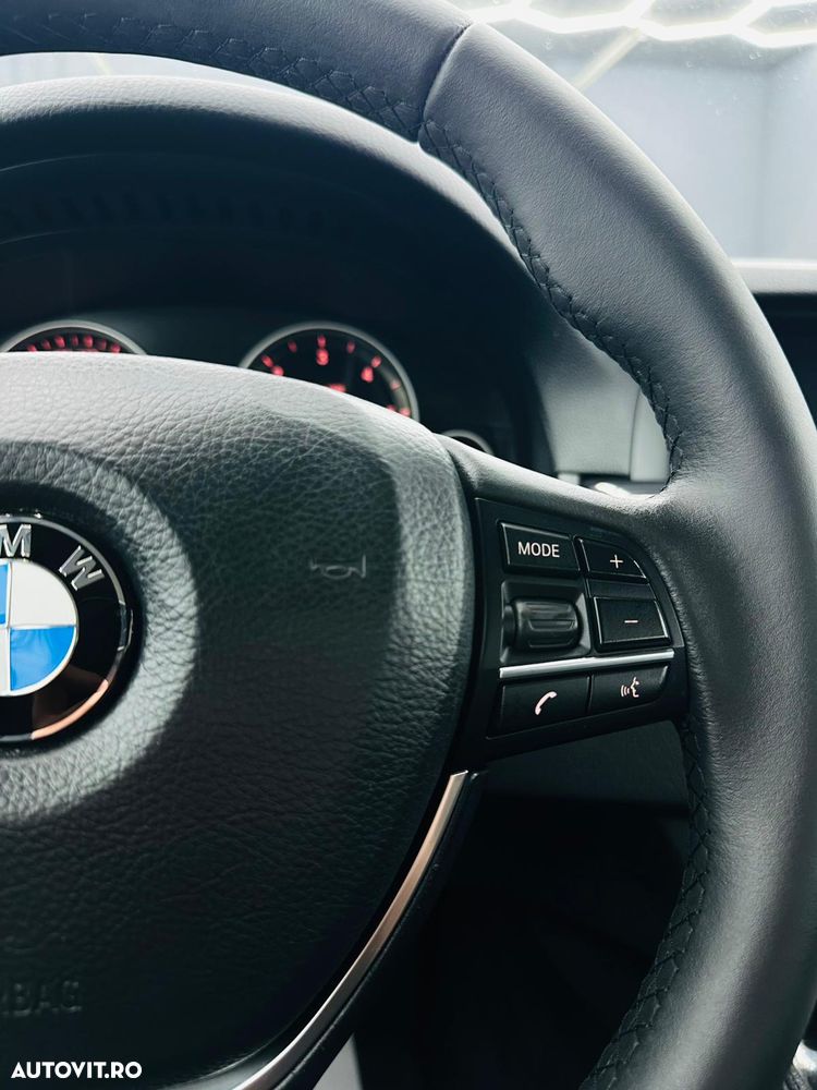 BMW Seria 5 520d Aut. Luxury Line - 31