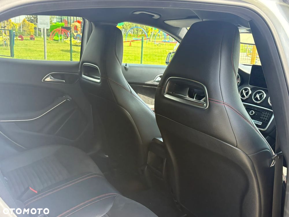 Mercedes-Benz GLA 180 7G-DCT AMG Line - 12