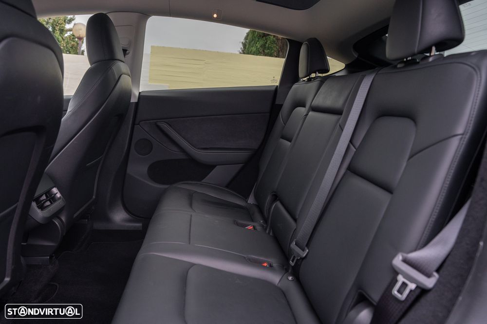 Tesla Model Y Long Range Dual Motor AWD - 3