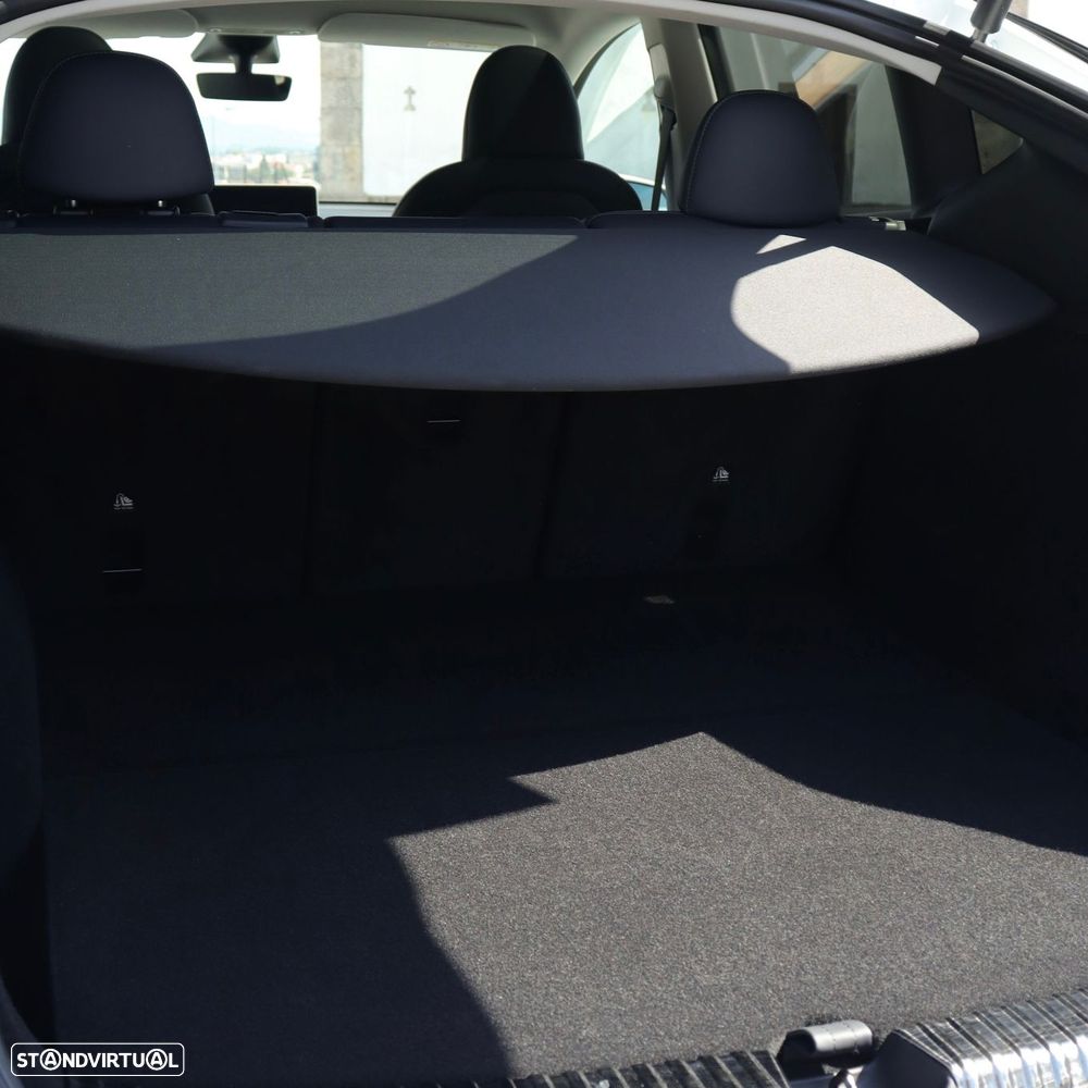 Tesla Model Y Long Range Dual Motor AWD - 26