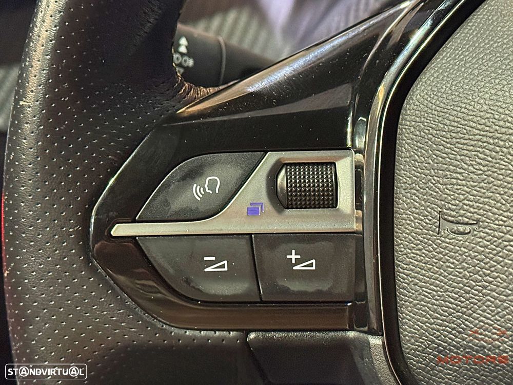 Peugeot 2008 1.2 PureTech GT Line - 23