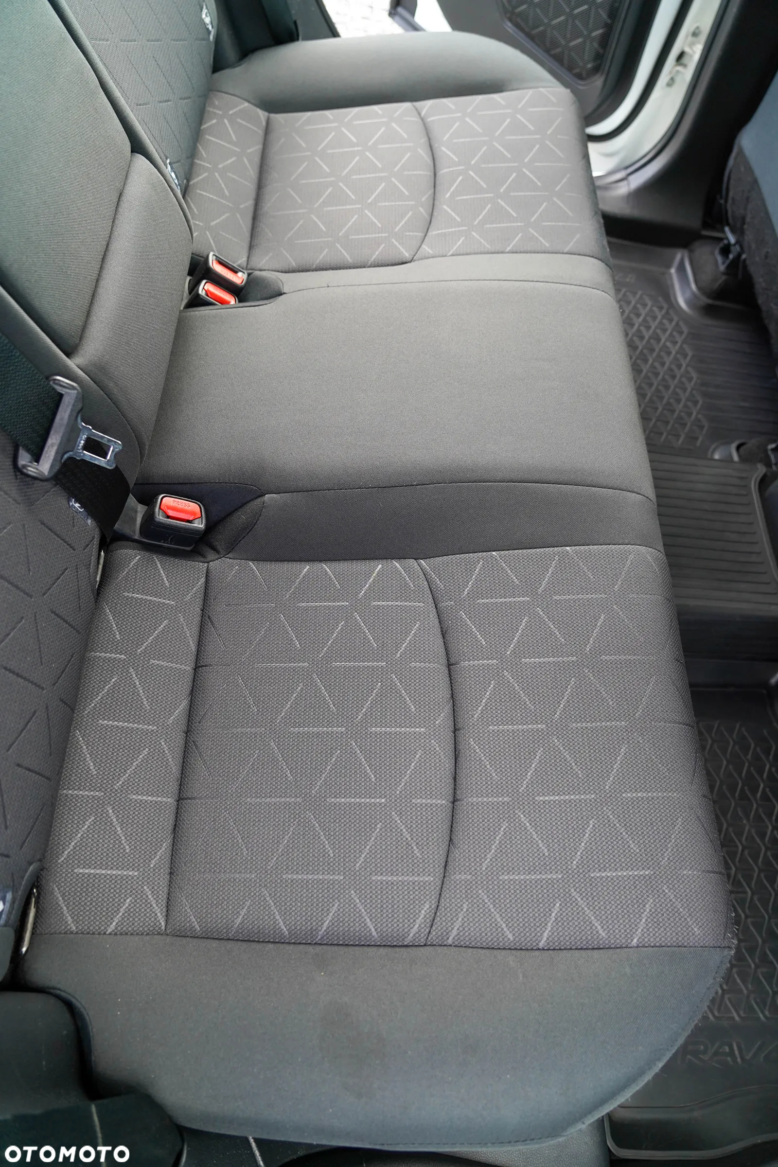 Toyota RAV4 2.5 Hybrid Active 4x2 - 13