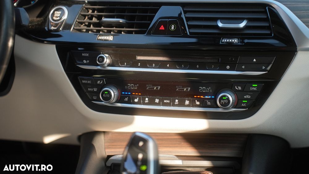 BMW Seria 5 540i Aut. Sport Line - 32