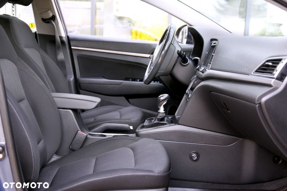 Hyundai Elantra - 16