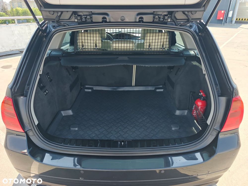 BMW Seria 3 325xi - 9