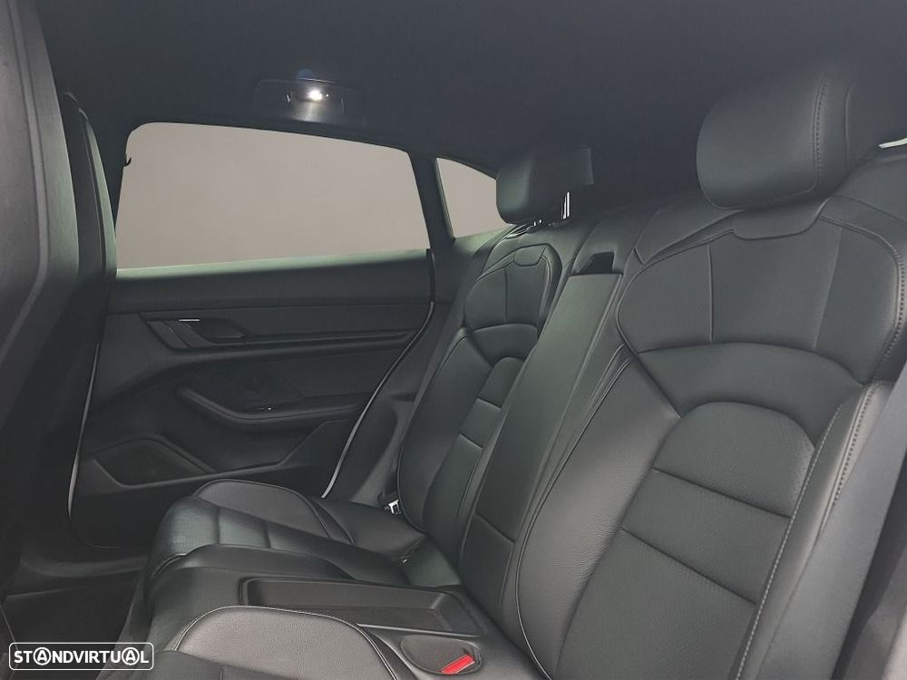 Porsche Taycan Cross Turismo - 16