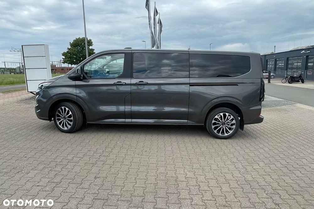 Ford Tourneo Custom - 8