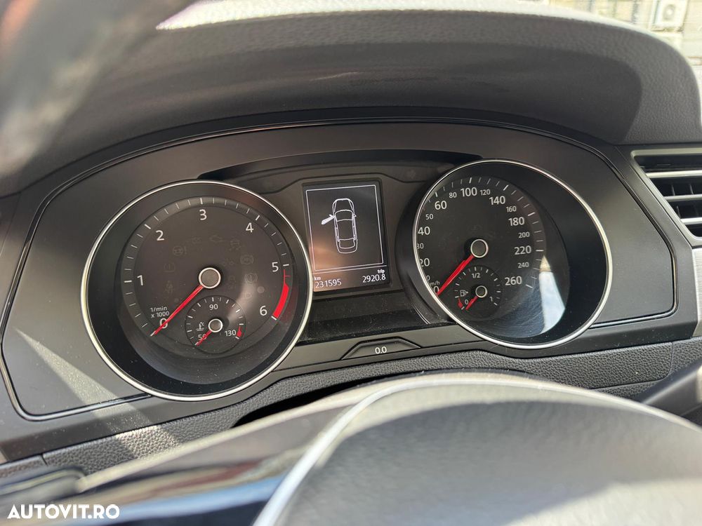 Volkswagen Passat 1.6 TDI Comfortline - 8