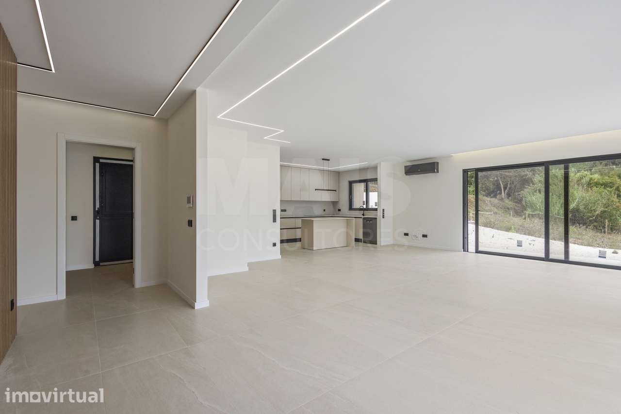 Moradia T3+1 NOVA com piscina em terreno de 2098m2 - Grande imagem: 5/32