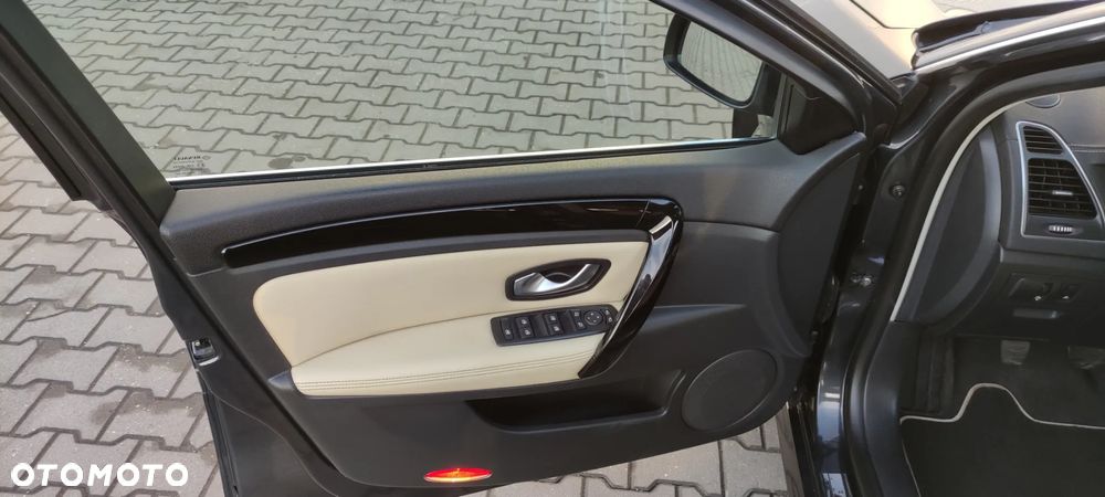 Renault Laguna dCi 180 FAP Initiale - 9