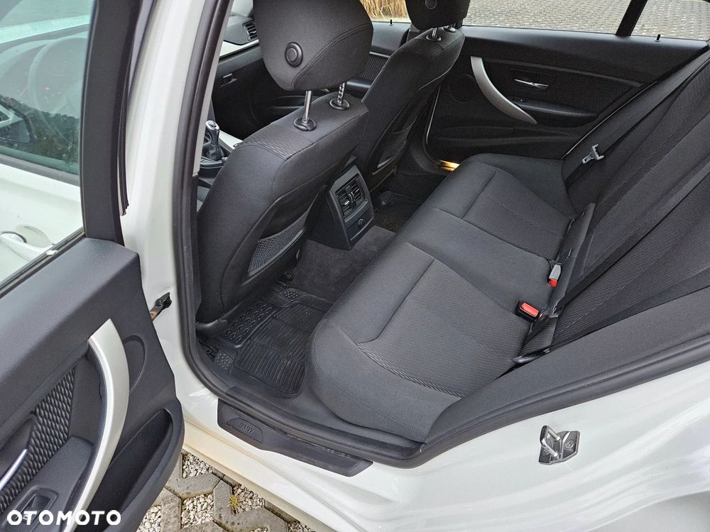 BMW Seria 3 318d Blue Performance - 14