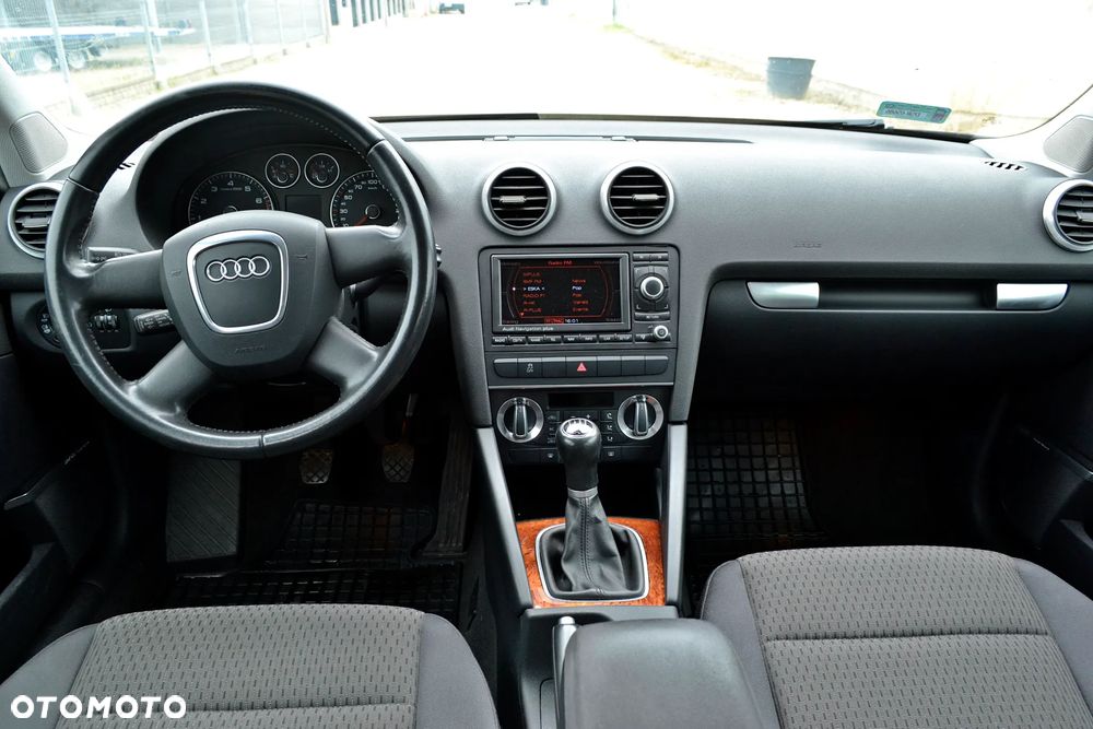 Audi A3 Sportback 1.8 TFSI Ambiente - 12
