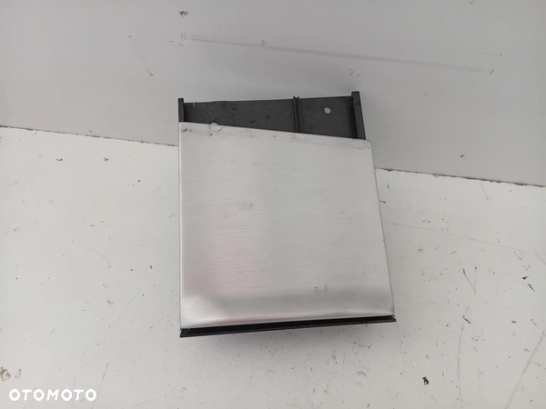 Popielniczka przednia VW BORA GOLF IV szczotkowane aluminium 1J0857961G