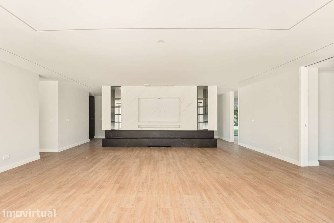 Moradia Isolada T5 com piscina, Aroeira, Almada - Grande imagem: 4/60