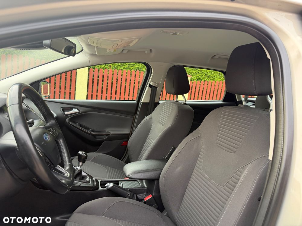 Ford Focus 2.0 TDCi DPF Start-Stopp-System Titanium - 32