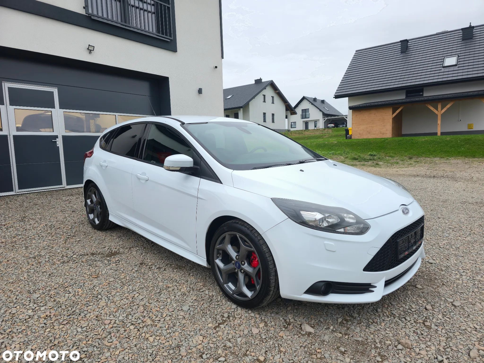 Ford Focus Turnier 2.0 EcoBoost ST mit Leder-Sport-Paket - 1
