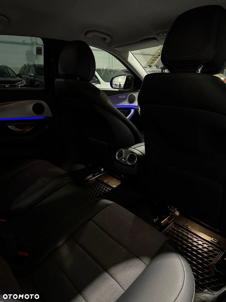 Mercedes-Benz Klasa E 300 - 24