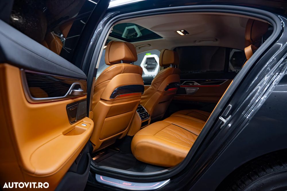 BMW Seria 7 740d xDrive MHEV - 12