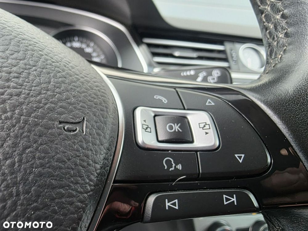 Volkswagen Passat - 12